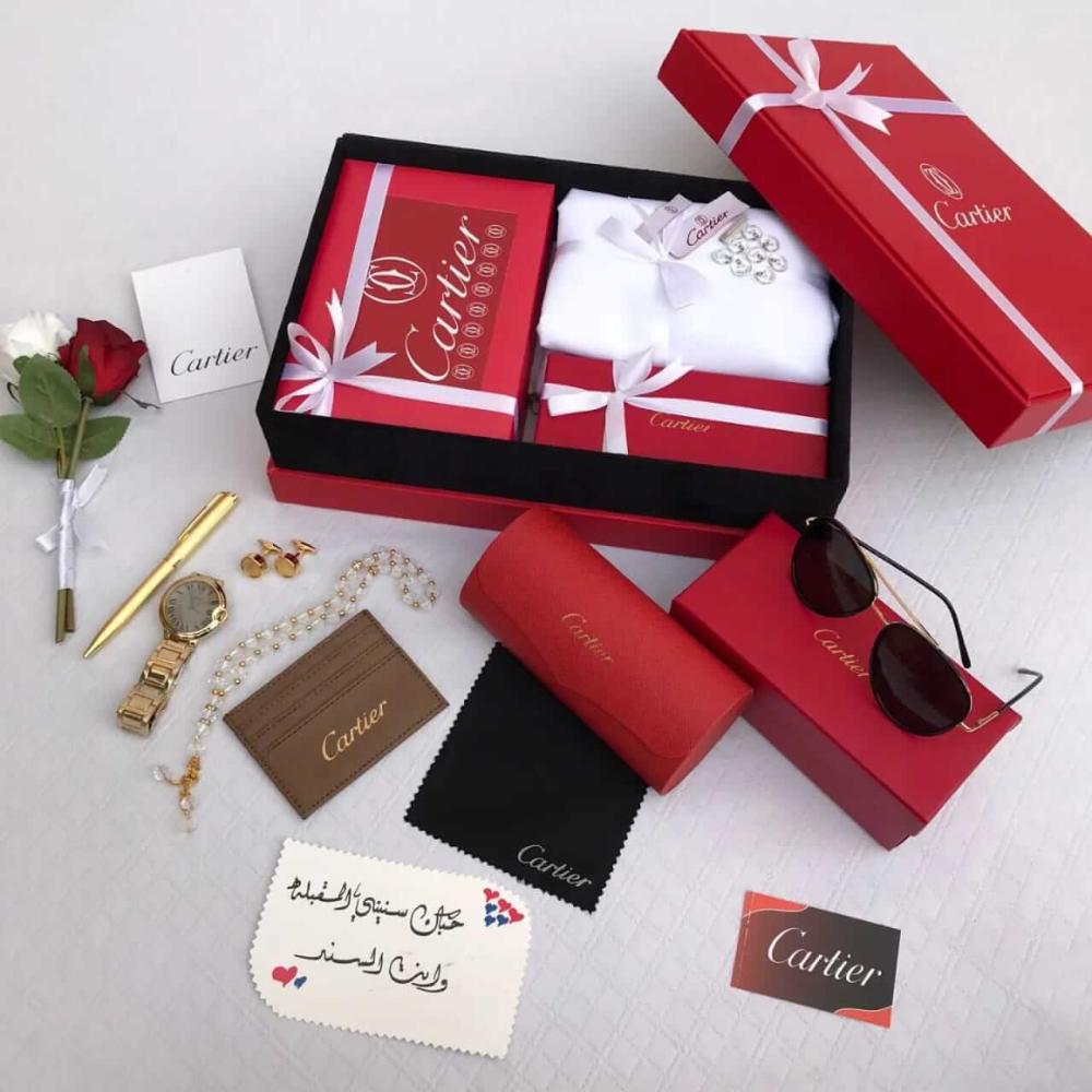 طقم كارتير رجالي متكامل مع ساعة وكبك وقلم وسبحة – هدية فخمة ماركة مع قماش صيفي ونظارة