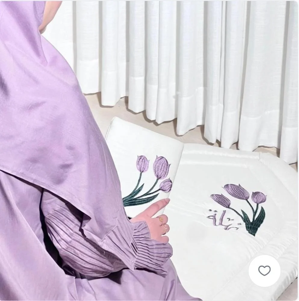 طقم صلاة مطرز بسحاب - سجادة صلاة اسفنج 2.5 سم مع بيت مصحف