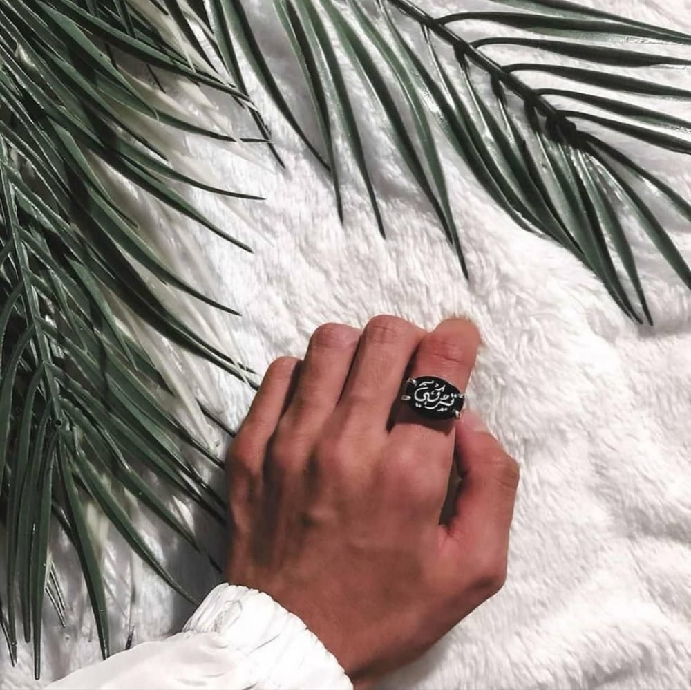 خاتم فضة ملكي بالاسم – تصميم أنيق ومميز للرجال