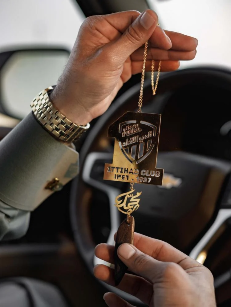 تعليقة سيارة الاتحاد بالاسم وعبارة "كسرت عود" – إكسسوار مشجعين فاخر