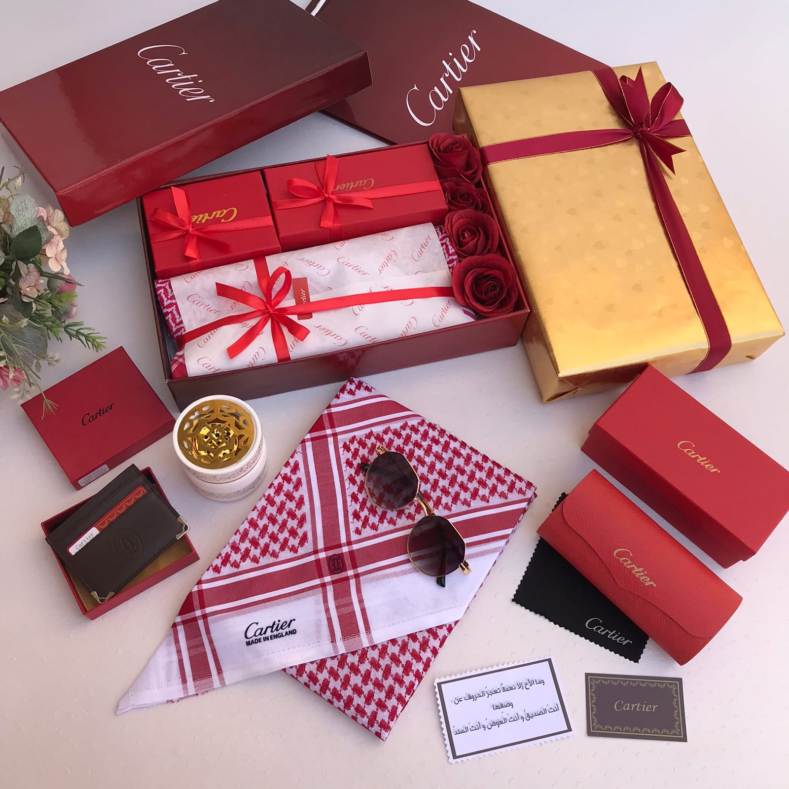 طقم هدايا رجالي كارتير فخم - شماغ ونظارة ومحفظة ومبخرة مع ورد جوري | ٢٠٢٦