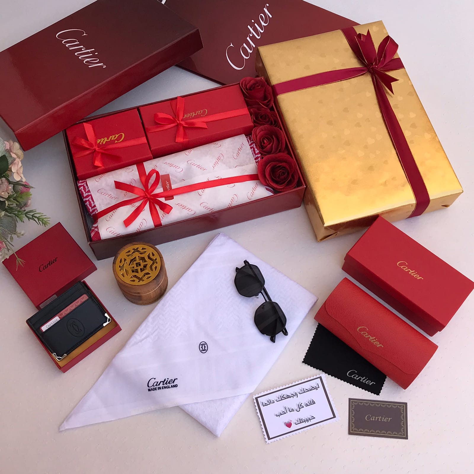طقم هدايا رجالي كارتير فخم - شماغ ونظارة ومحفظة ومبخرة مع ورد جوري | ٢٠٢٦