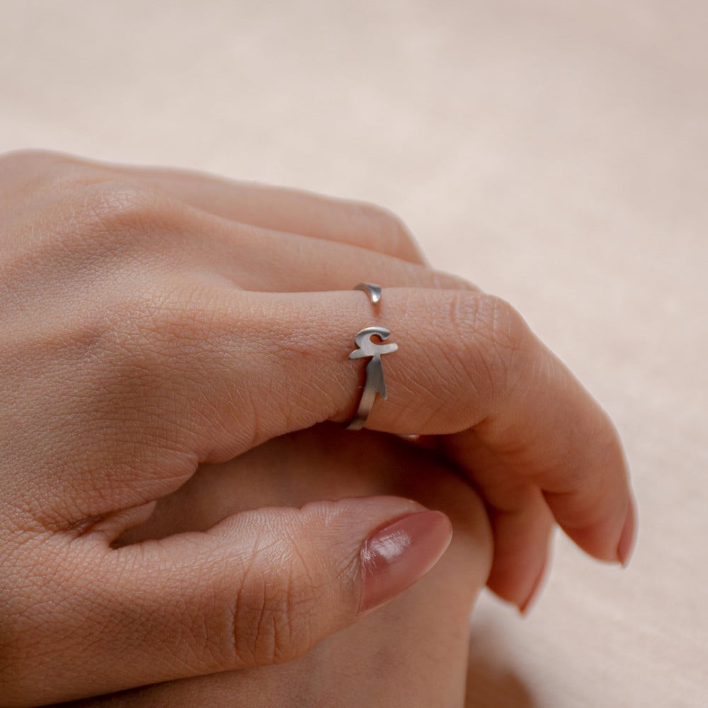 خاتم حرف ألف (أ) فاخر – تصميم أنيق للرجال والنساء