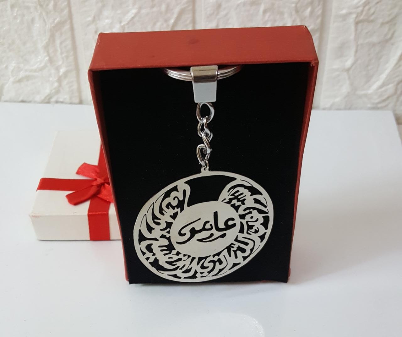 ميدالية بالاسم مبطن