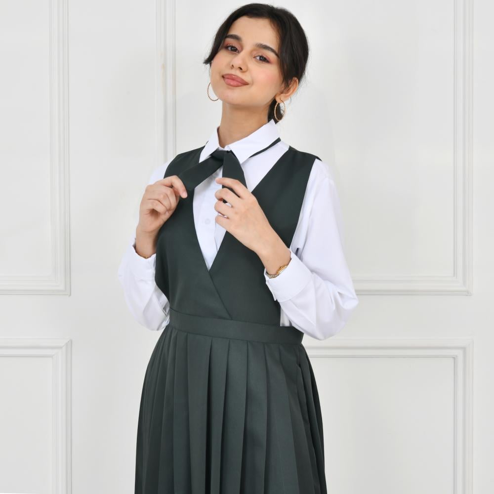 مريول ثانوي زيتي رسمي بكسرات ناعمة وربطة قميص أنيقة للبنات
