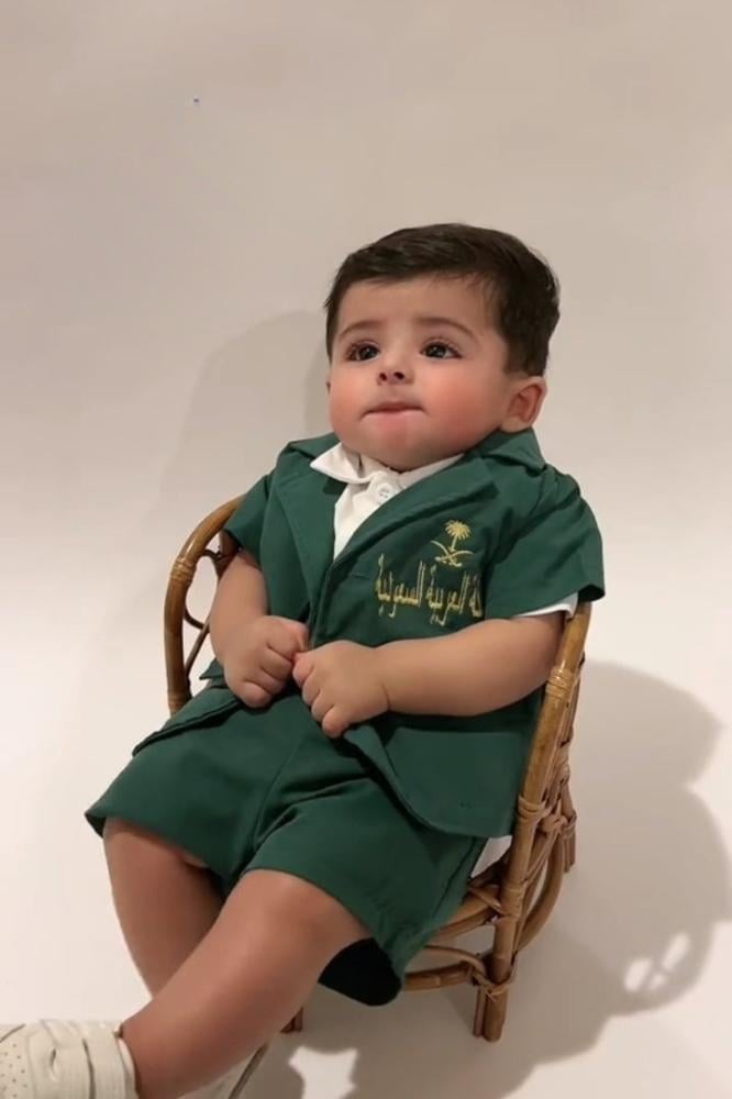 طقم اليوم الوطني للأطفال بنات وأولاد – زي مريح ومتكامل للاحتفالات الوطنية