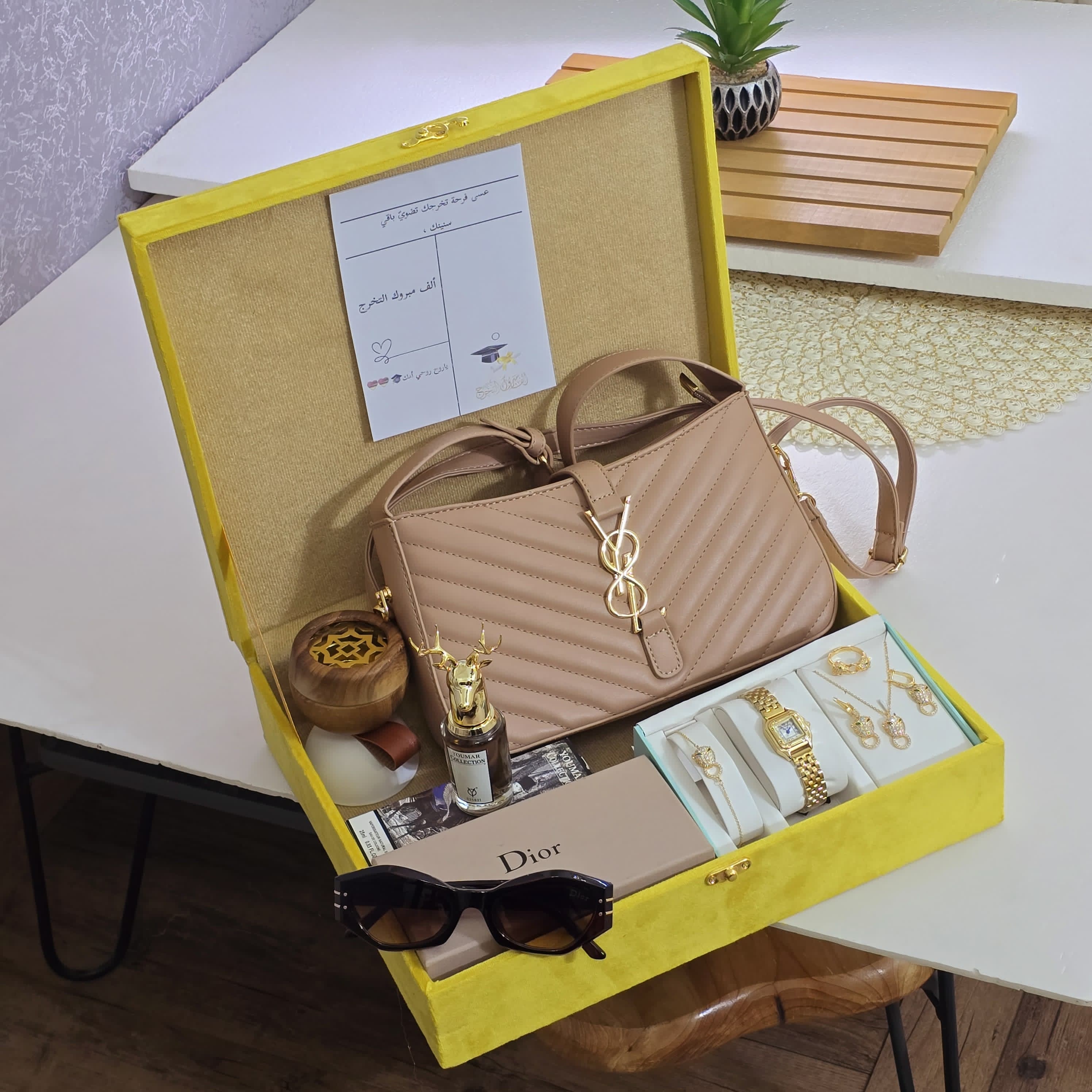 بوكس تخرج بنات – حقيبة LV ونظارة شمسية