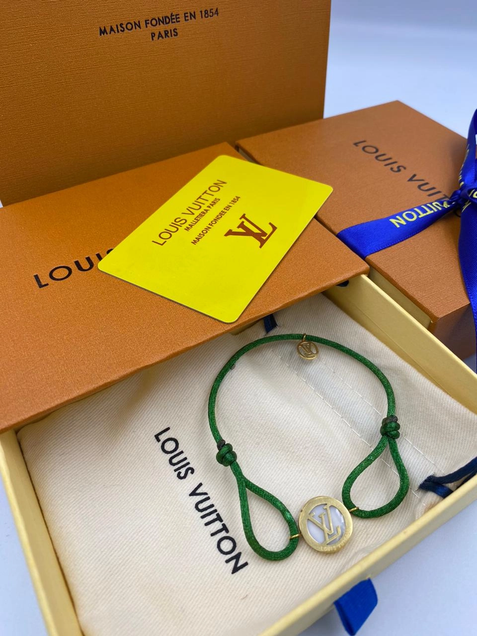 اسوارة لويس فيتون خيط (رجالي_نسائي) اساور لويس فيتون الخيط