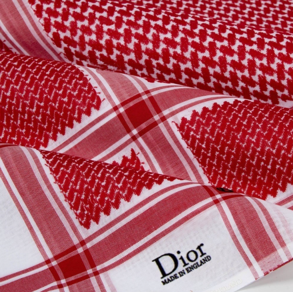 شماغ ديور بريميوم أصلي – آخر إصدار 2025 بتصميم فخم وأناقة كلاسيكية