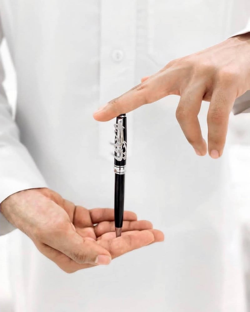 قلم رجالي فاخر محفور بالاسم – هدية فخمة بتغليف أنيق