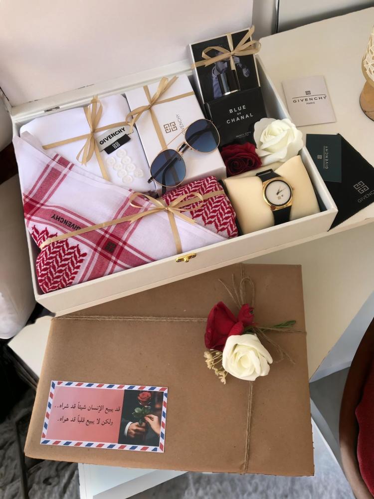 طقم رجالي فاخر ماركة جفنشي  أناقة متكاملة