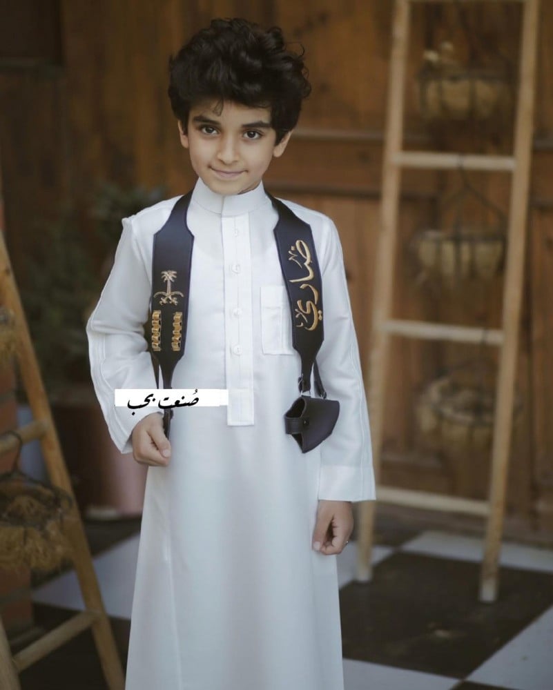 مجند أطفال مخصص بالأسم – لون أسود، مريح، وأنيق للمناسبات الوطنية