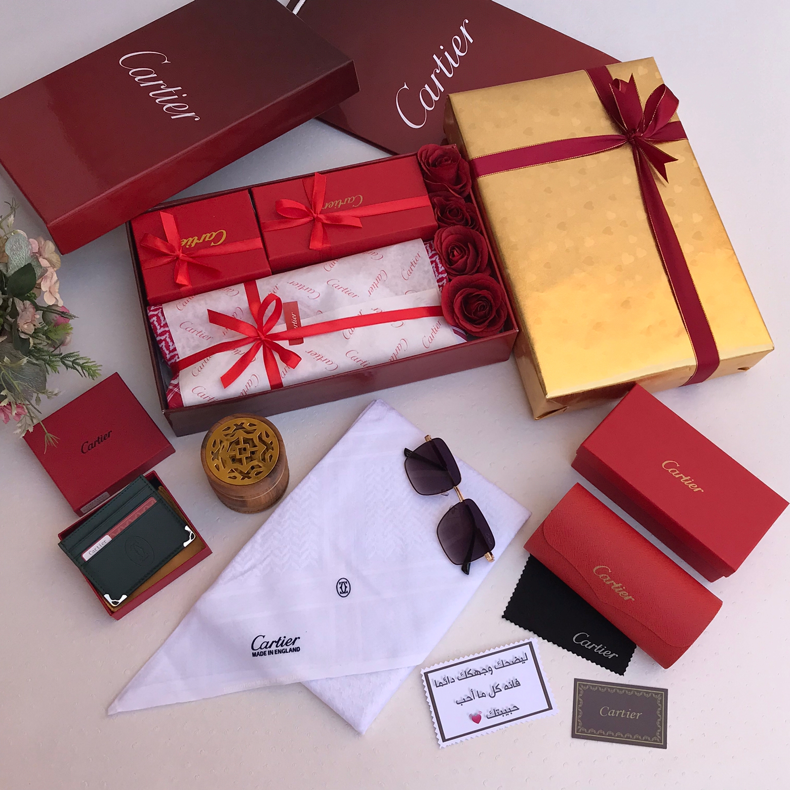 طقم هدايا رجالي كارتير فخم - شماغ ونظارة ومحفظة ومبخرة مع ورد جوري | ٢٠٢٦