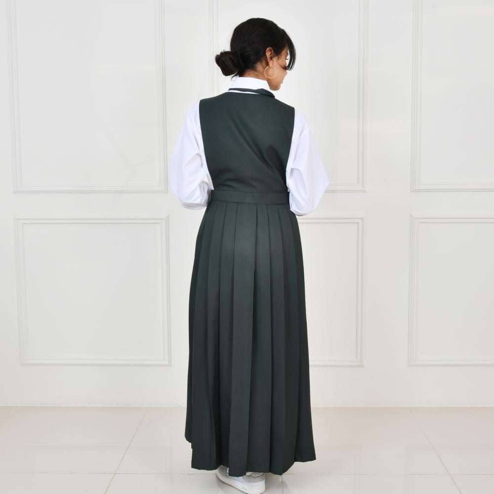 مريول ثانوي زيتي رسمي بكسرات ناعمة وربطة قميص أنيقة للبنات