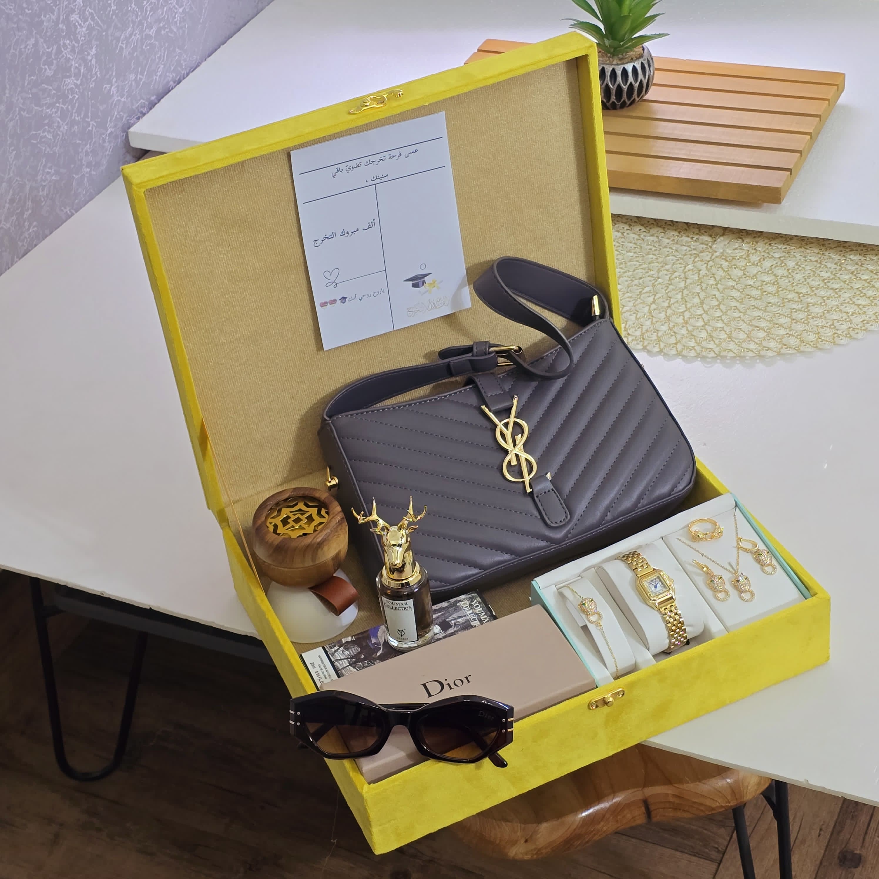 بوكس تخرج بنات – حقيبة LV ونظارة شمسية