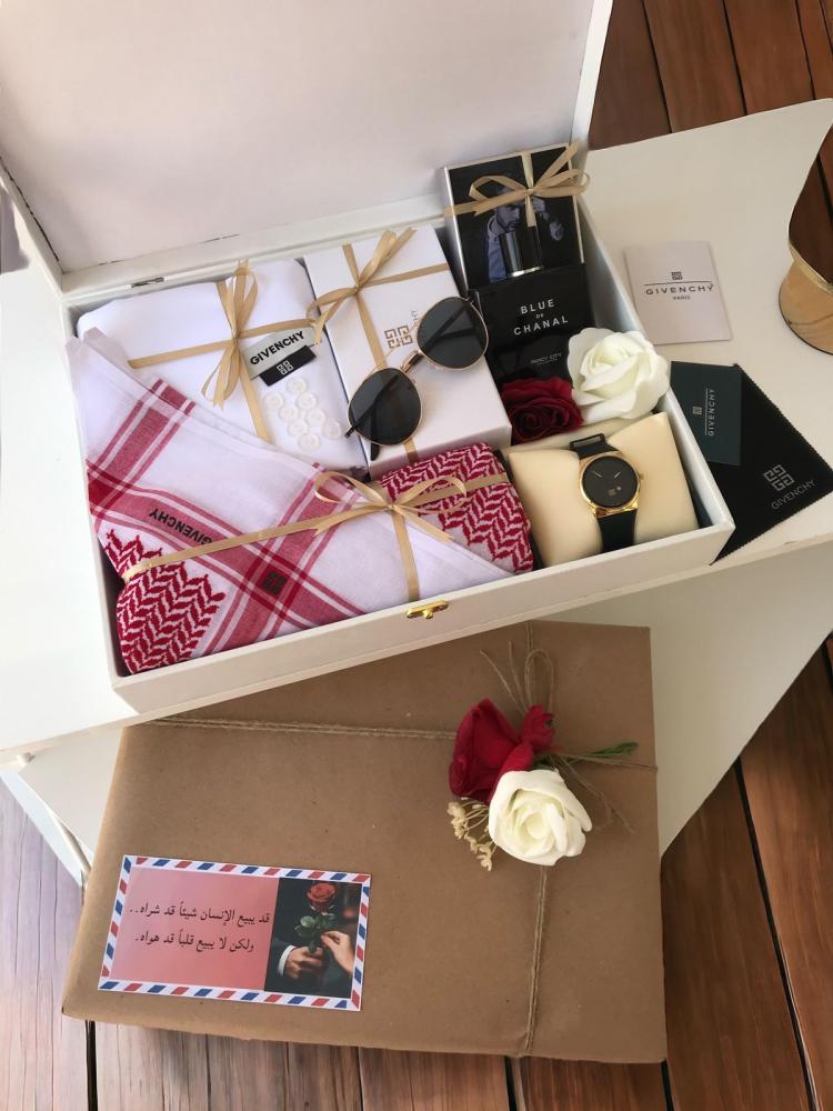 طقم رجالي فاخر ماركة جفنشي  أناقة متكاملة