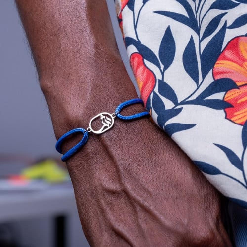 أسورة حرف على خيط – تصميم بسيط بحرف مخصص يناسب الرجال والنساء