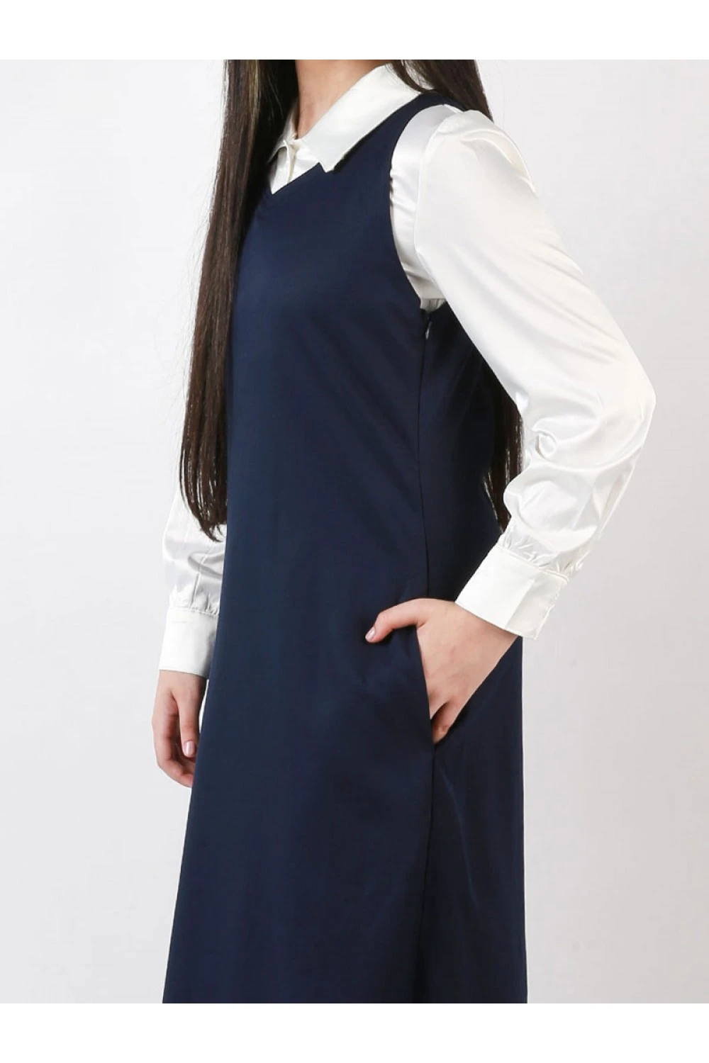 مريول ثانوي كُحلي بفتحة V – تصميم رسمي أنيق وجيوب مخفية 2026