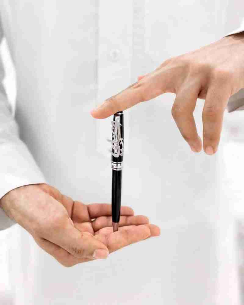 قلم رجالي فاخر محفور بالاسم – هدية فخمة بتغليف أنيق