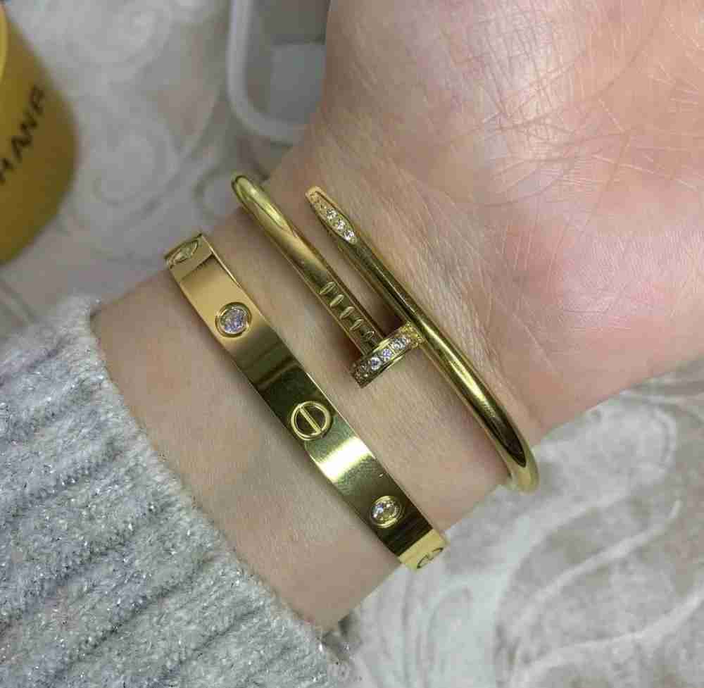 تنسيق سوار Love مع سوار مسمار مرصع – أساور أنيقة رمزية للحب والفخامة