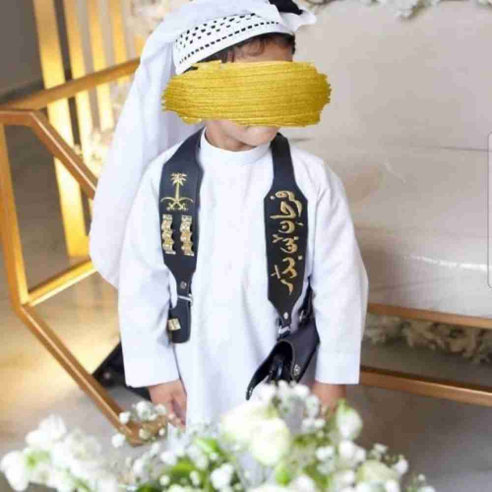 مجند أطفال مخصص بالأسم – لون أسود، مريح، وأنيق للمناسبات الوطنية