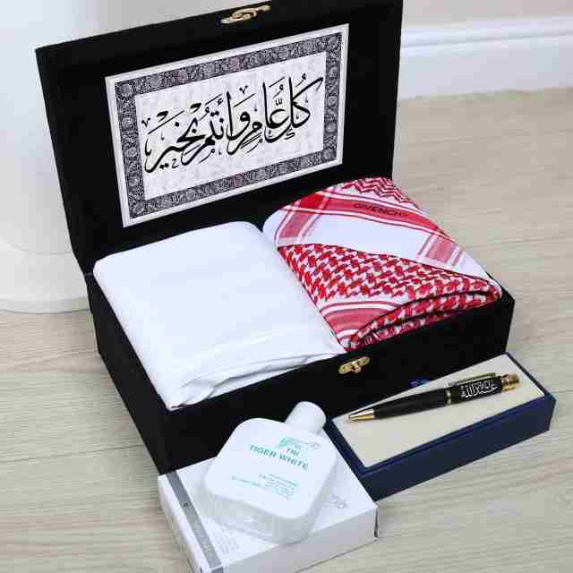 هدايا العيد ٢٠٢٦ - بوكس جيفنشي رجالي فخم (شماغ، قماش، قلم بالاسم، عطر)